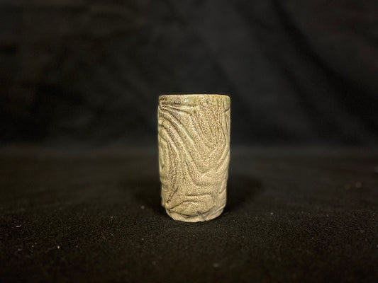 Cup with with carved pattern signed Simon91